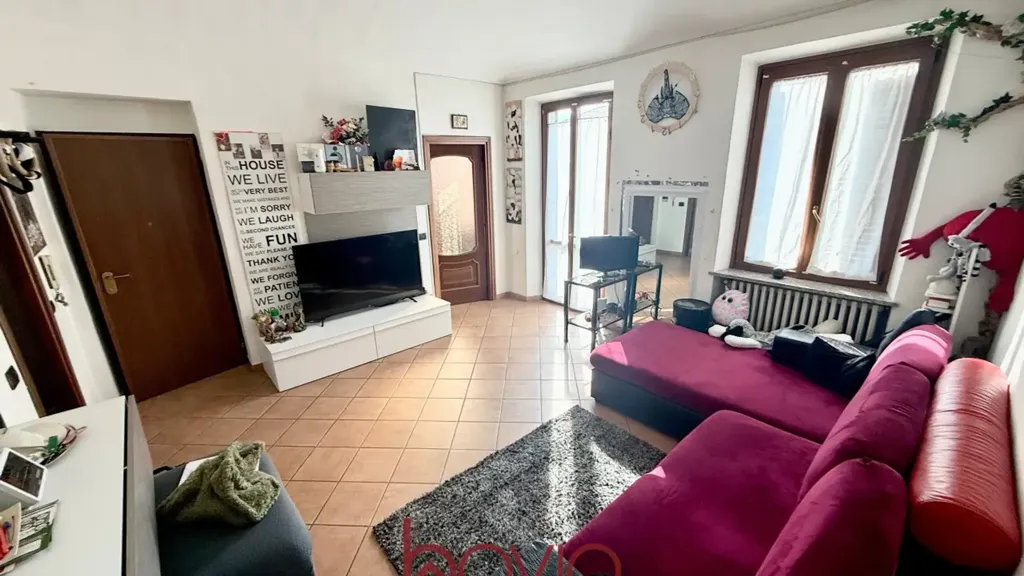 Living Room - Quadrilocale with Private Courtyard in Regio Parco, Turin