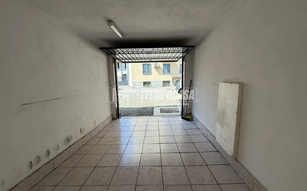 Garage - Central Parking Box in Bareggio