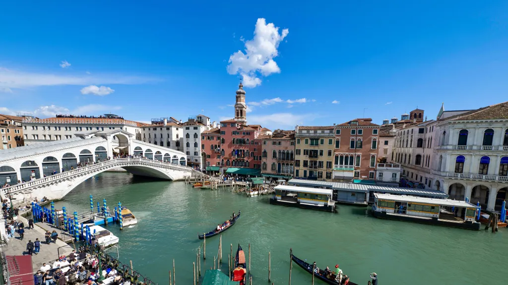 Penthouse with Canal View in Venice