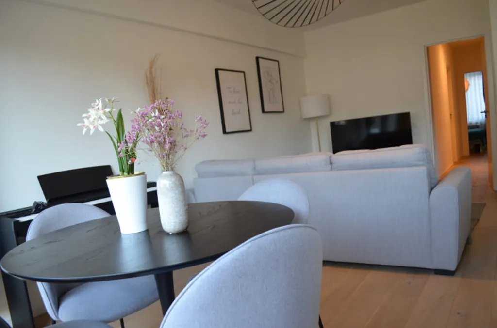 Söögituba - Furnished Apartment with Balcony in Uccle