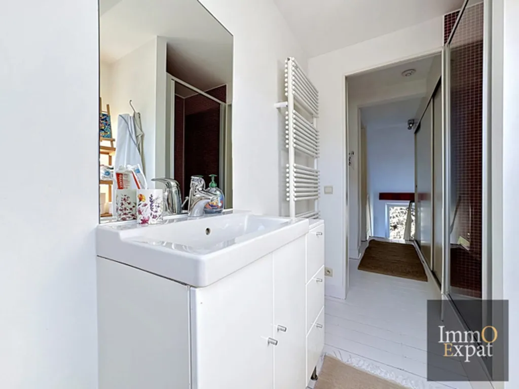Salles de bain - Maison 5 Chambres avec Jardin et Terrasse à Etterbeek