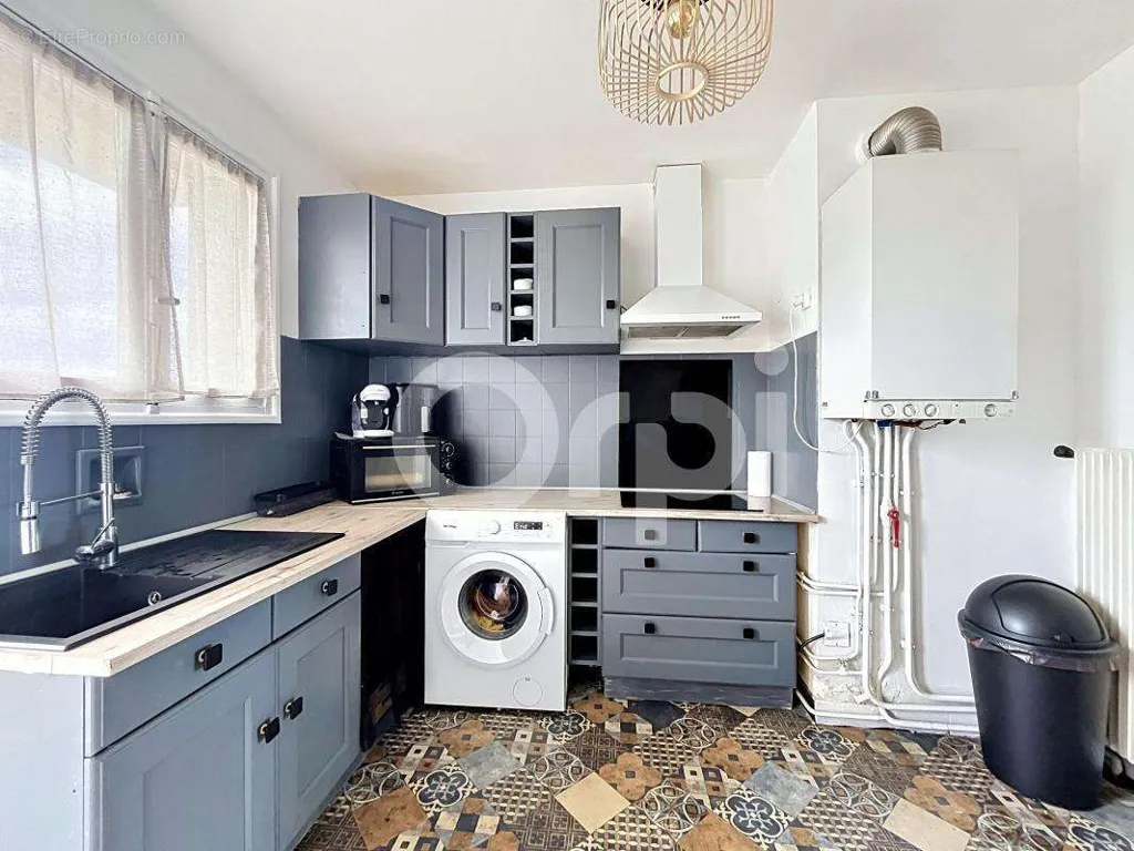 Köök - Apartment with Balcony in Brive-la-Gaillarde