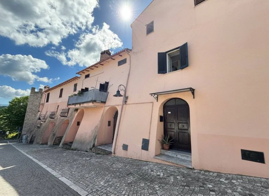 Välivaade - Quadruplex with Balcony in Montebuono Historic Centre