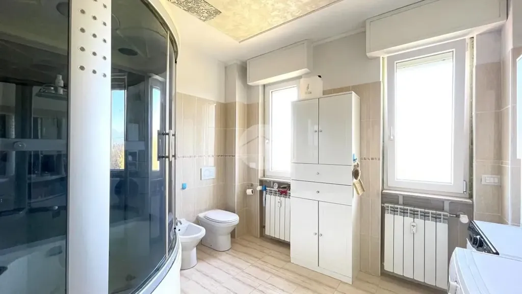 Salles de bain - Renovated Apartment with Mountain View in Brescia