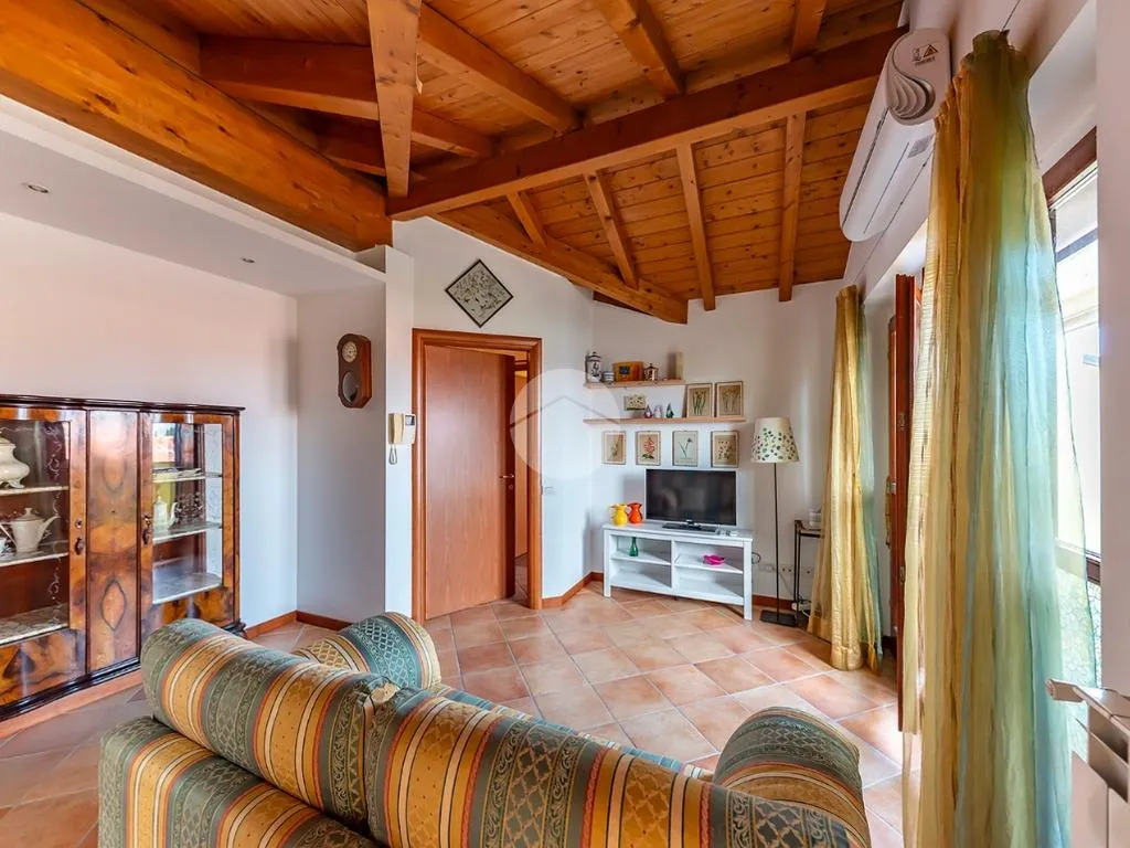 Elutuba - Mansarded Apartment with Balcony in Uboldo