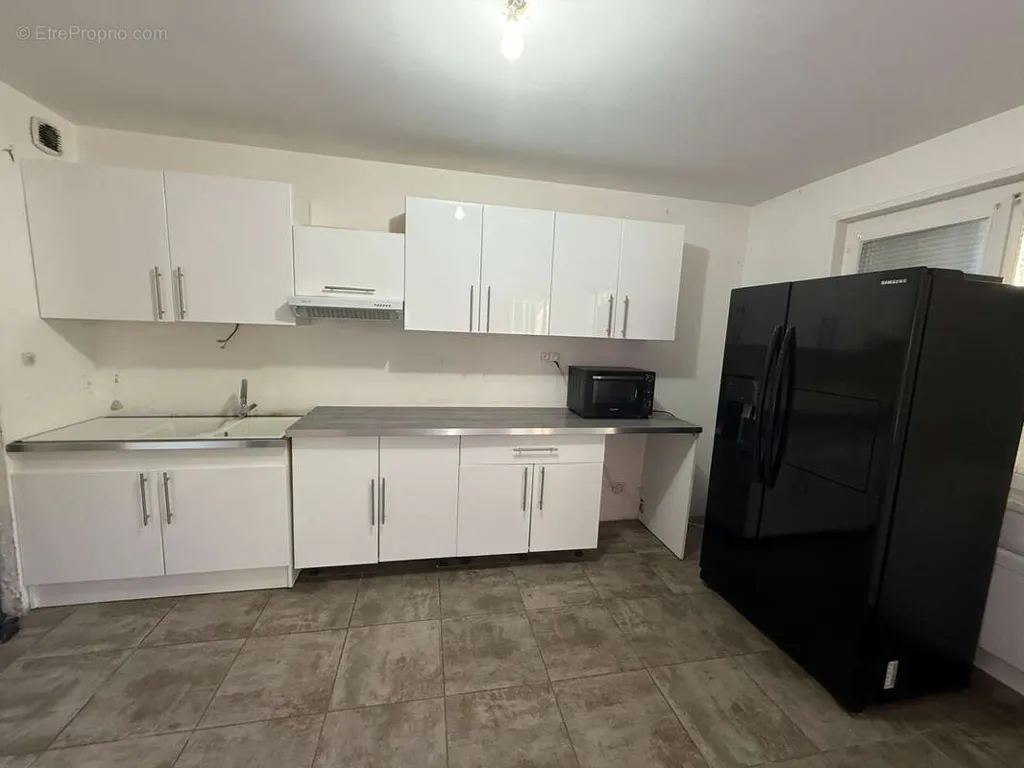 Köök - Spacious Apartment with Balcony in Thiers