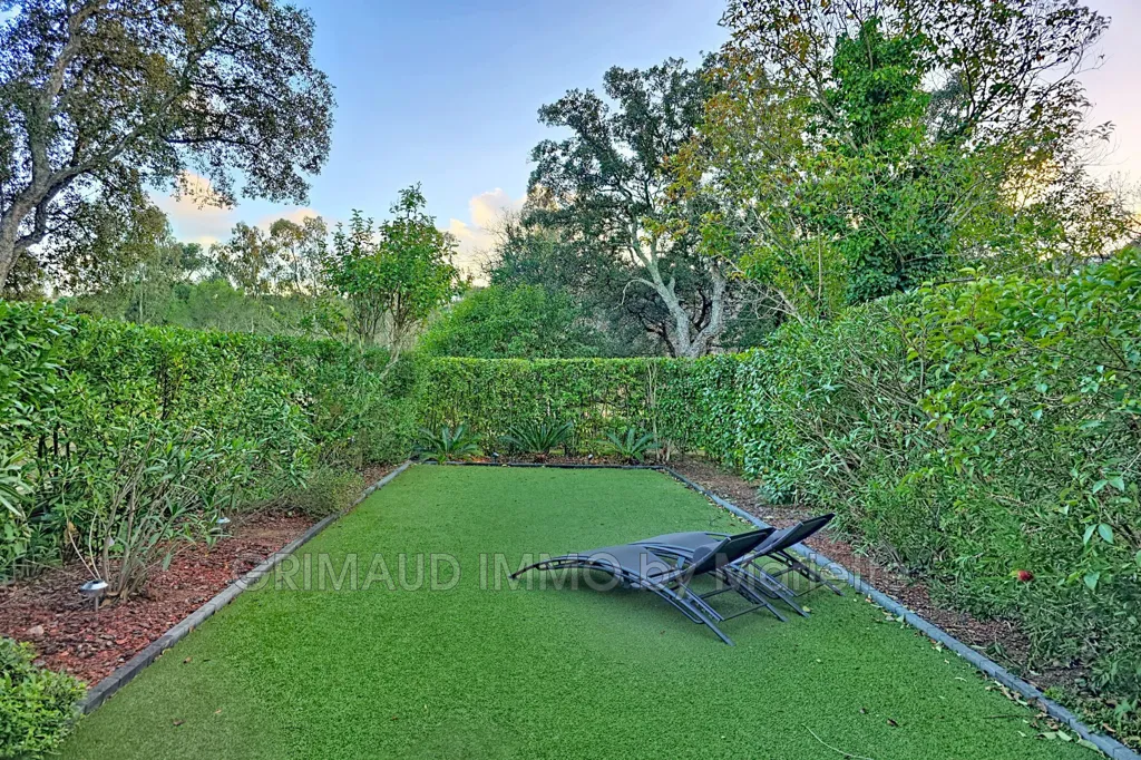 Aed - Charming Villa with Pool in Secure Domain