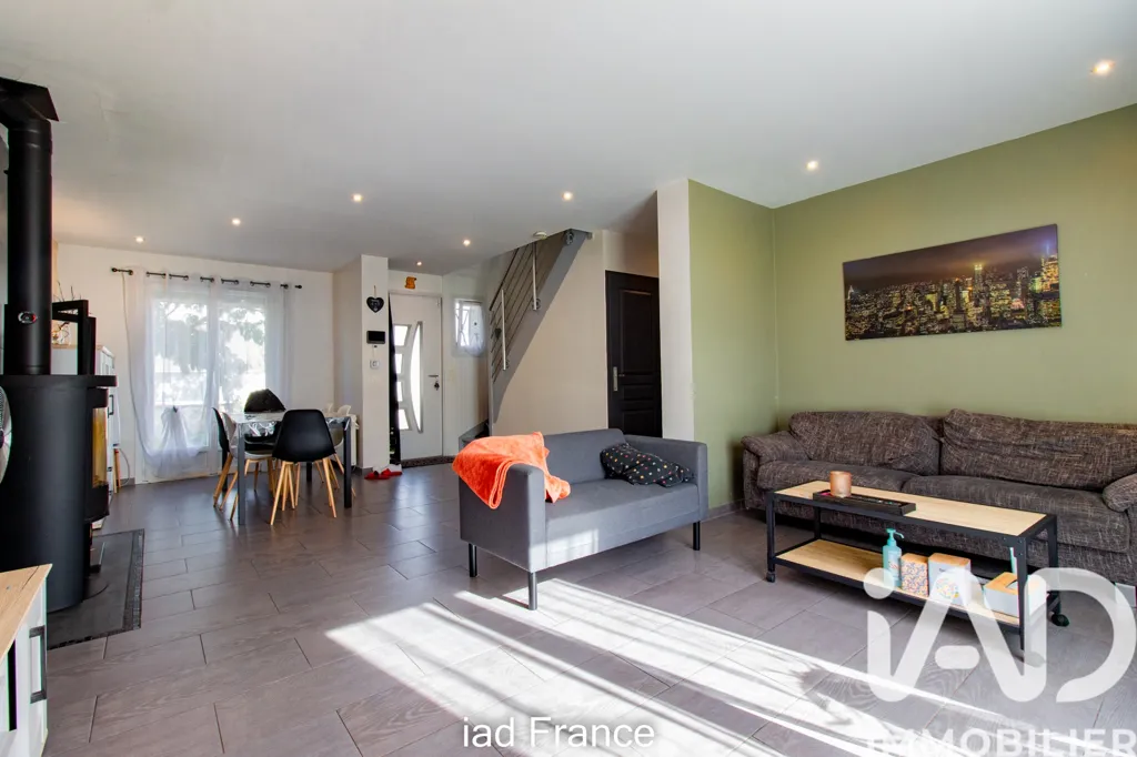 Séjour - Maison Traditionnelle avec Garage à Freneuse