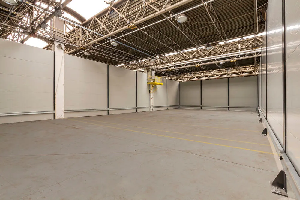 Pièces - Atelier Polyvalent de 240 m² à Oise