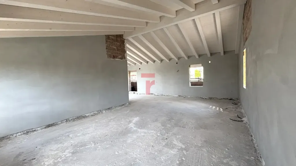 Rooms - Modern Penthouse with Large Terrace in Polverara