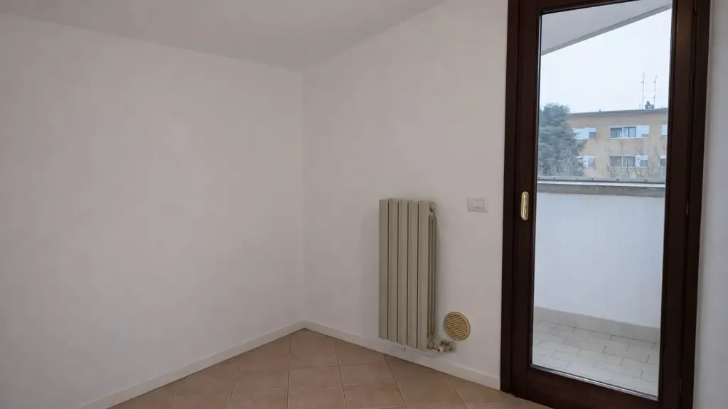 Pièces - Two-Level Apartment with Garage in Soliera