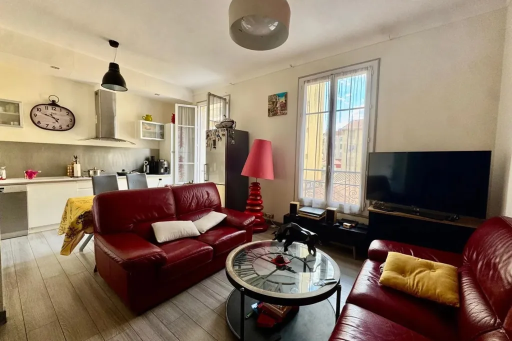 Séjour - Appartement 4 Pièces dans Immeuble Art Déco à Nice