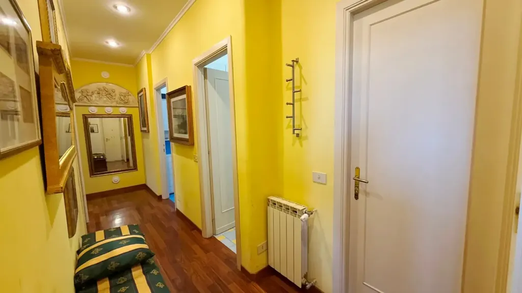 Esik - Charming Triplex with Balcony in Monteverde Vecchio
