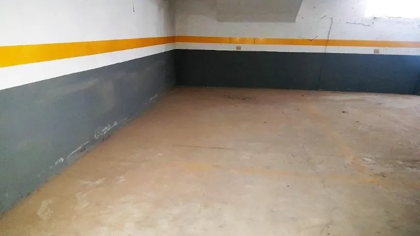 Garage - Garage with Ramp Access in Quintanar del Rey
