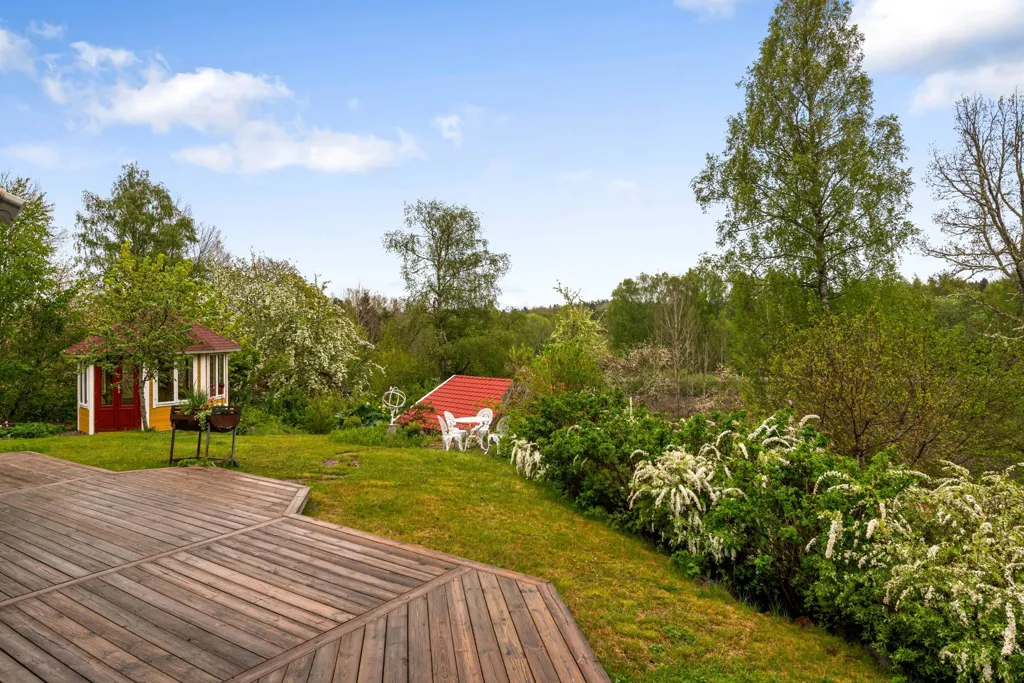 Aed - Architectural Villa with Garden in Edsbro