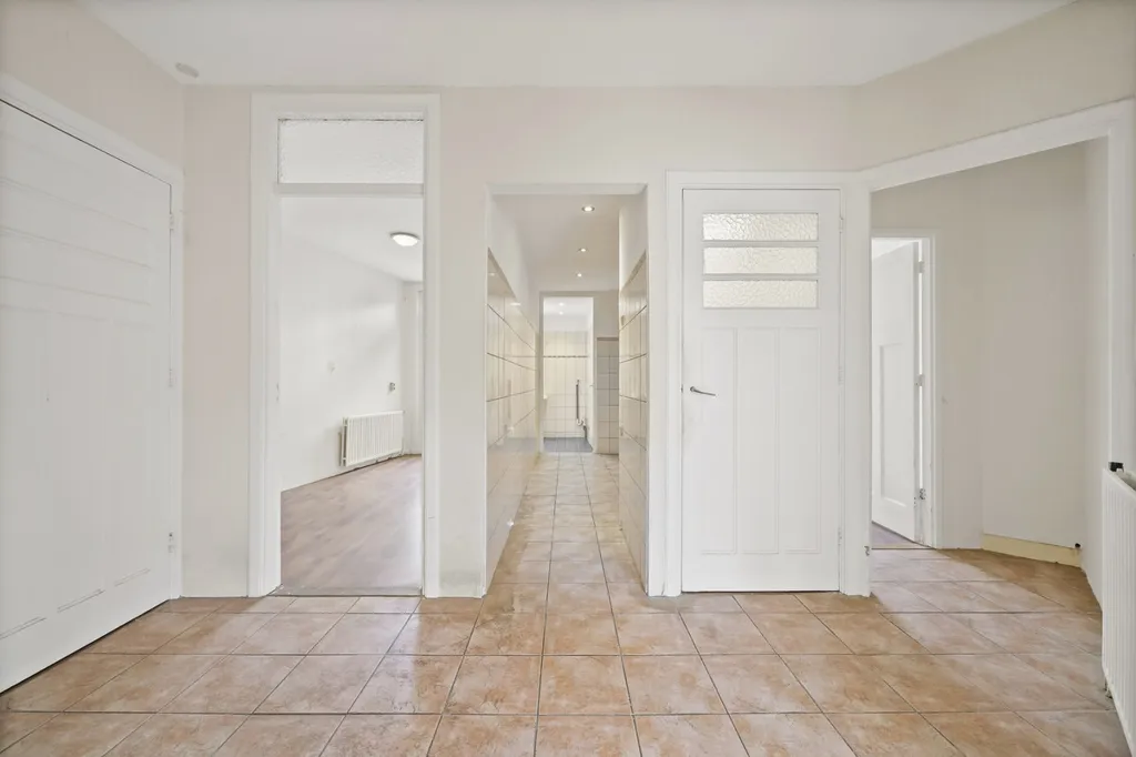 Esik - Spacious Ground Floor Flat near Rijswijk