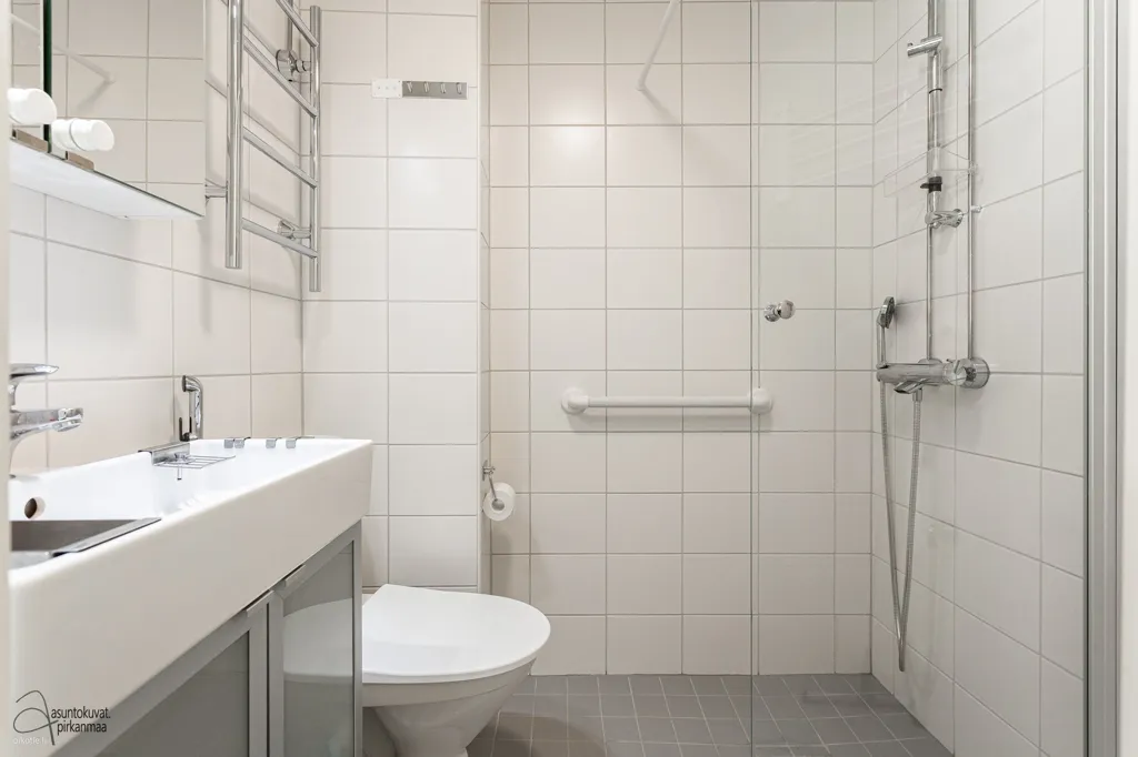 Salles de bain - Top-Floor Flat with Balcony in Tampere