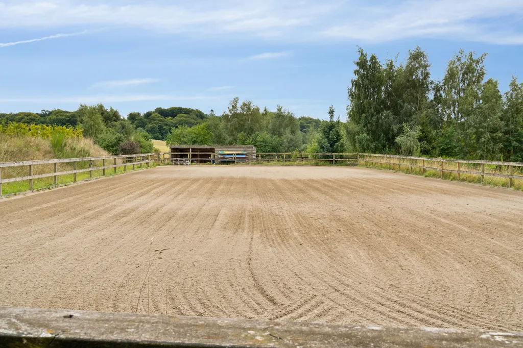Aed - Villa with Equestrian Facilities in Hillerød