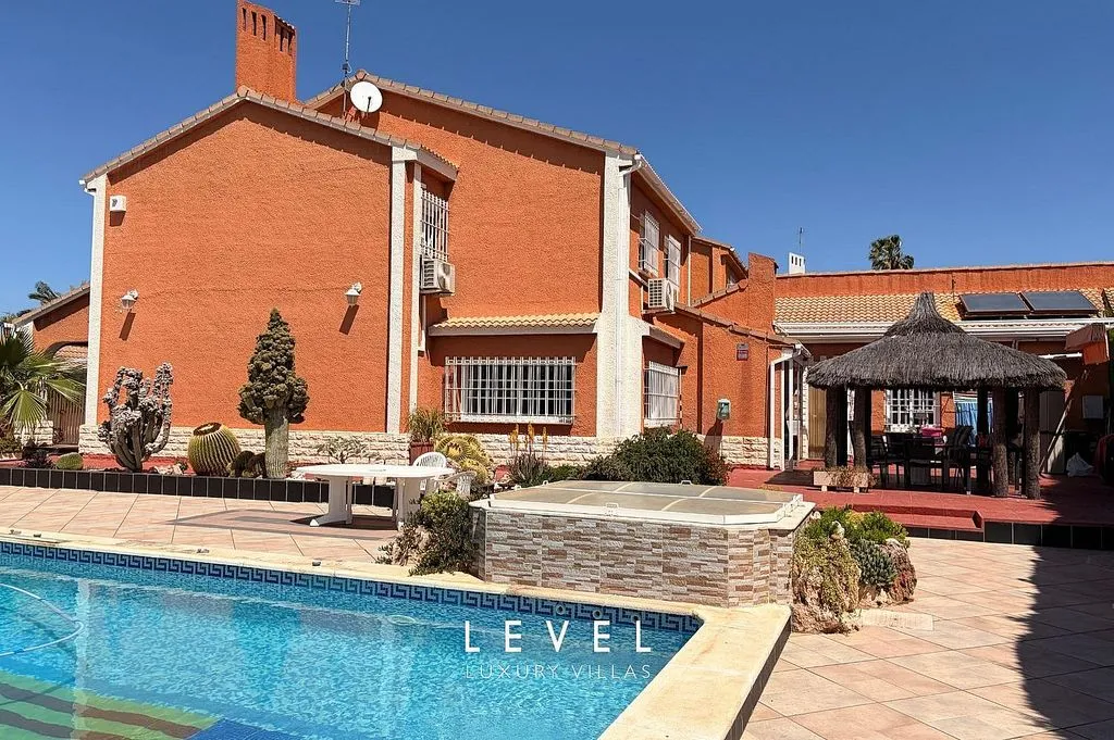 Piscine - Chalet with Pool in San Antonio de Benagéber