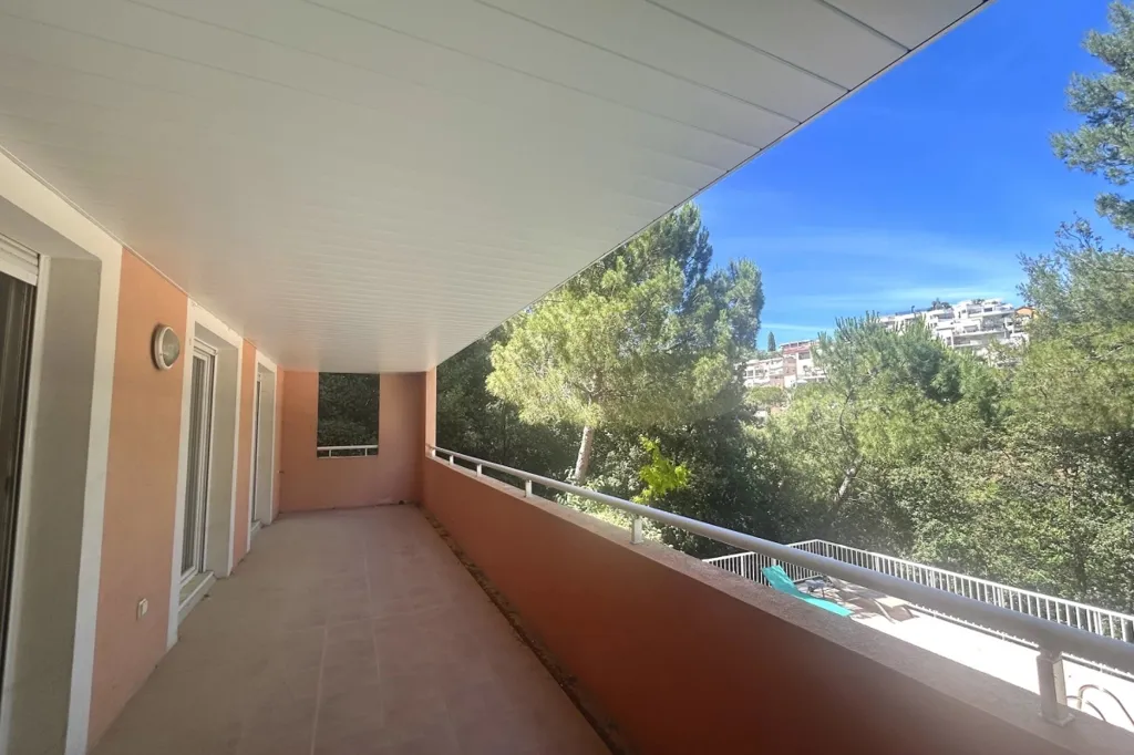 Rõdu - 3-Bedroom Apartment with Pool in Nice