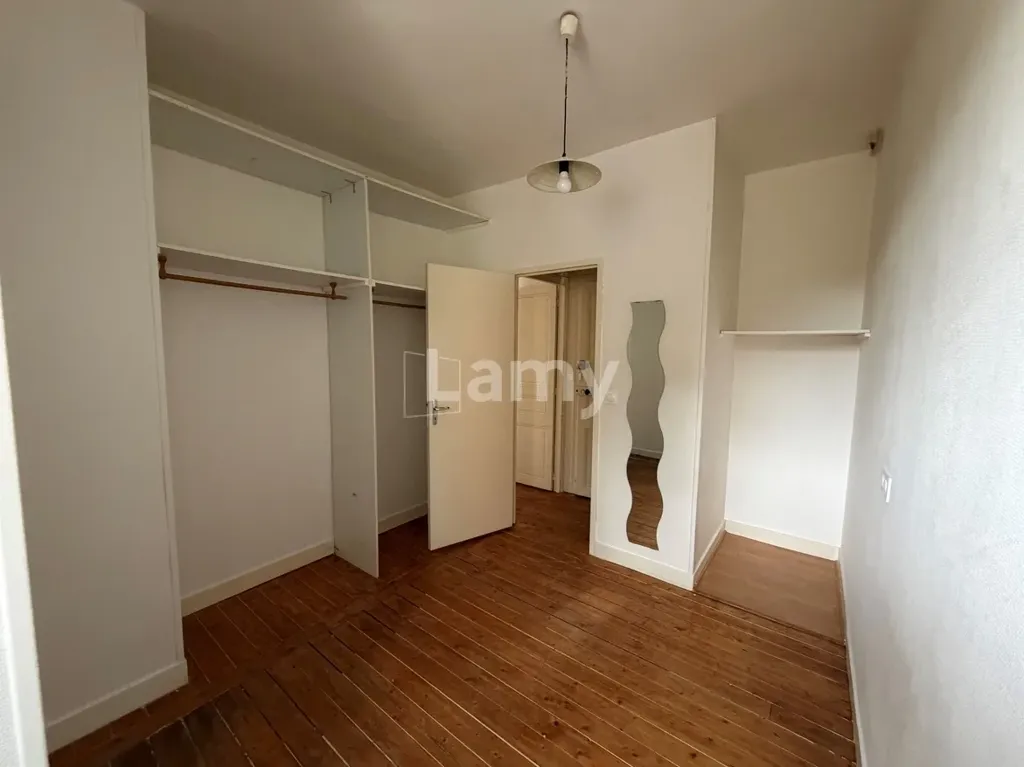 Pièces - Appartement Charmant avec Parquet au Sud dans Quartier Historique