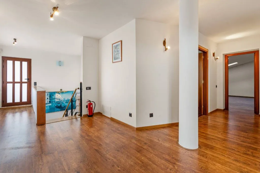 Esik - Detached House with Pool in Plana Novella