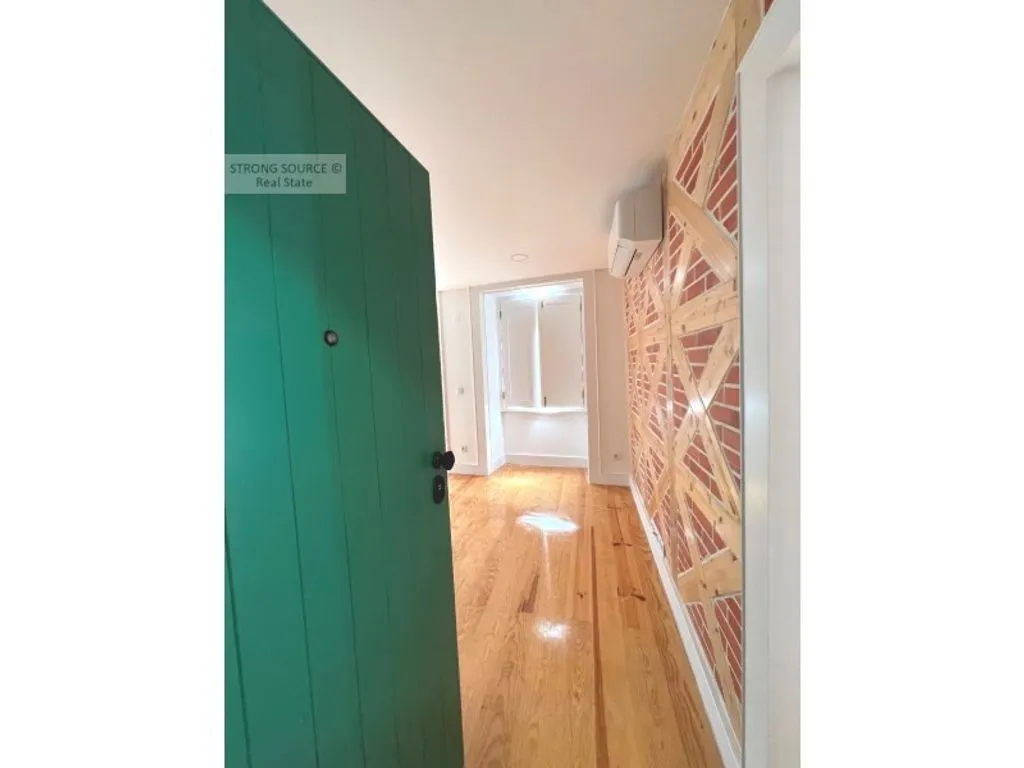 Esik - Luxury Apartments with River View in Graca, Lisbon