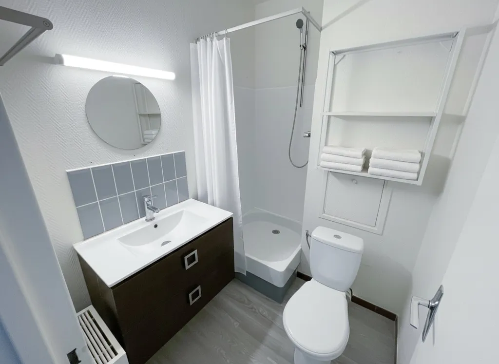 Vannitoad - Studio Flat with Terrace near Chartres Station