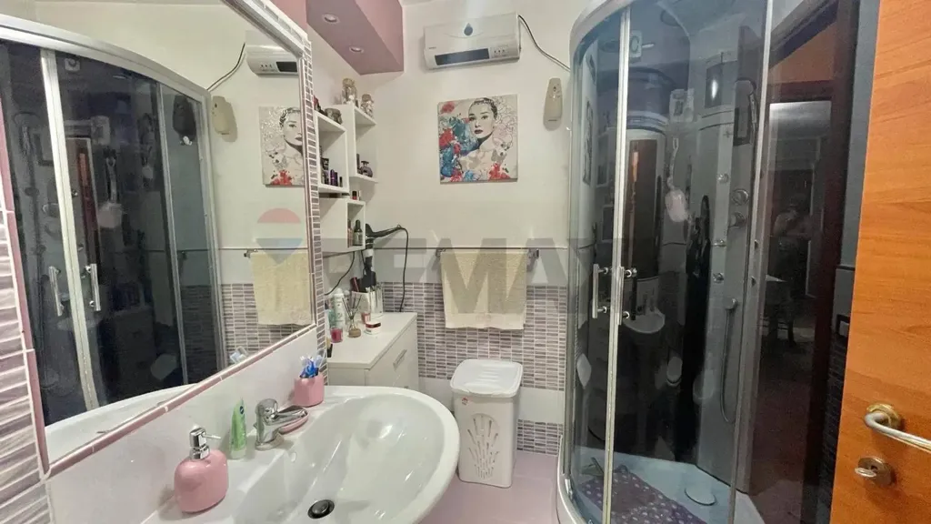 Salles de bain - Rustic Trilocale with Balcony in Palermo