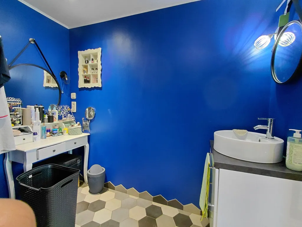 Salles de bain - Bungalow avec jardin paysagé à Les Lèches