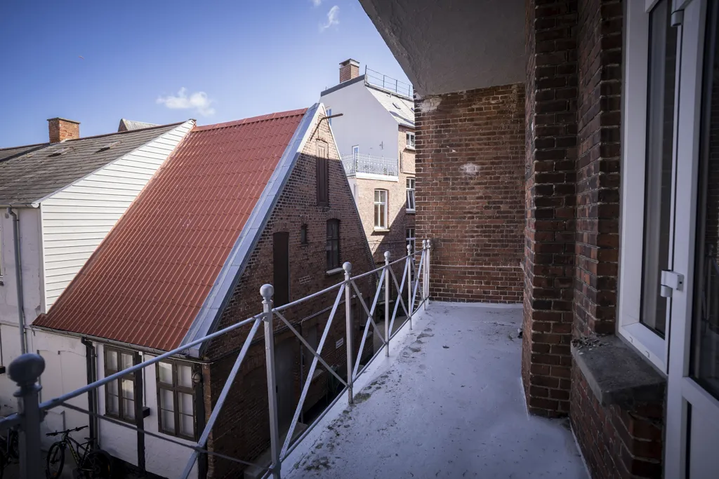 Balcon - Renovated Apartment with Two Balconies in Grenaa