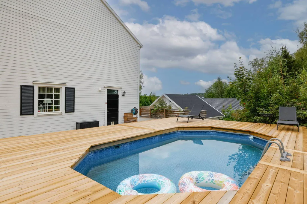 Bassein - Allmogestyle Villa with Pool in Yxstabacken