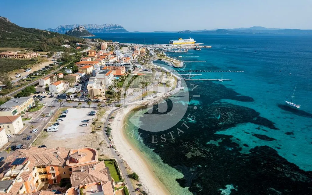 Beachfront Apartment with 360° Views in Golfo Aranci
