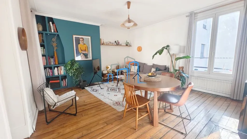 Séjour - Appartement 2 Pièces avec Charme Ancien à Montmartre