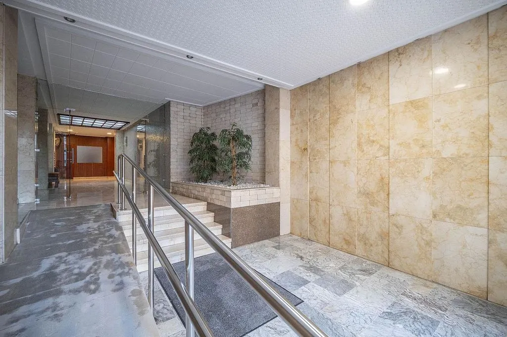 Esik - Top-Floor Flat with Balcony in Central Location