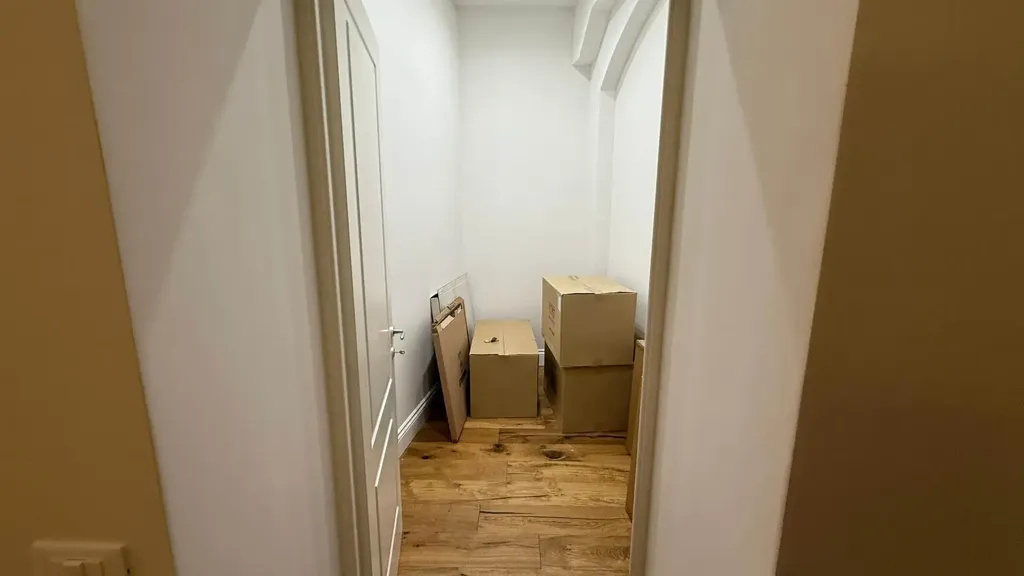 Entrée - Restored Studio in Historic Building, Florence