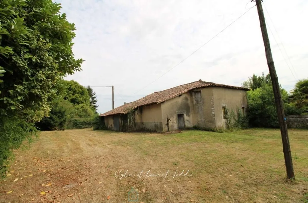 Välivaade - Charming Charentaise Longère with Dependencies in Montendre
