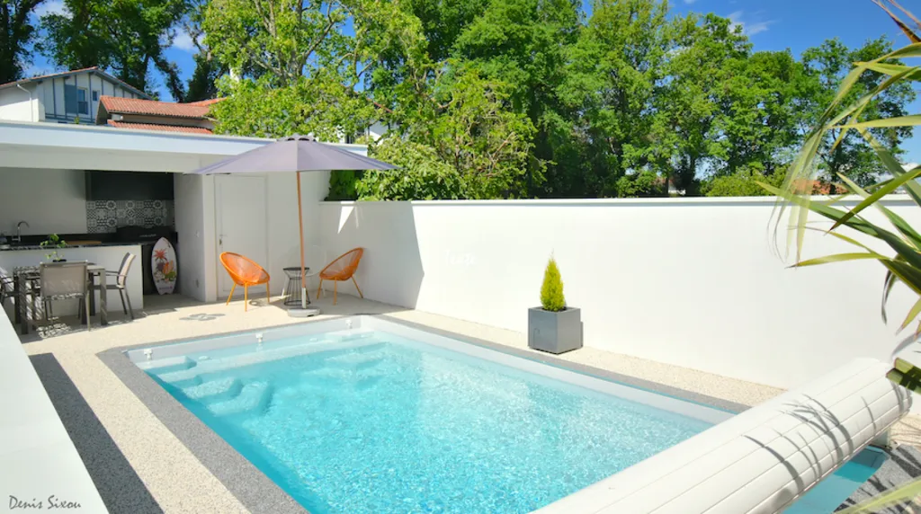 Piscine - Maison Moderne avec Piscine à Boucau