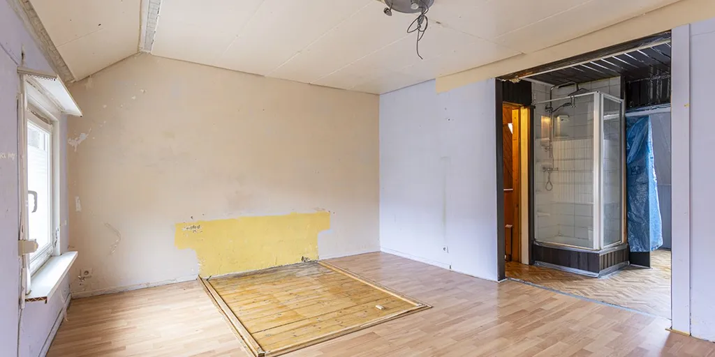 Toad - Renovatable Terraced House with Garden in Mortsel