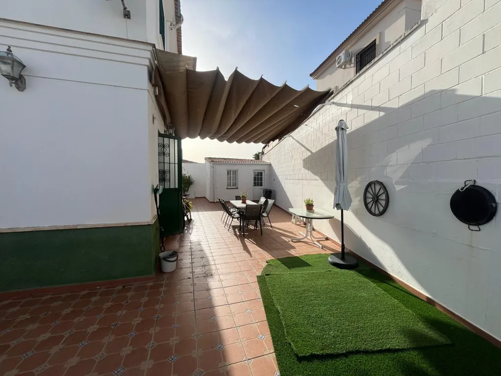 Terrass - Corner Chalet with Terrace in Pilas