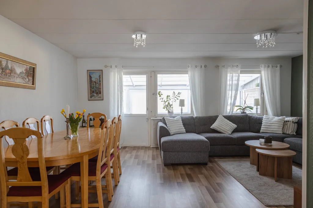 Söögituba - Terraced House with Garden in Stenby