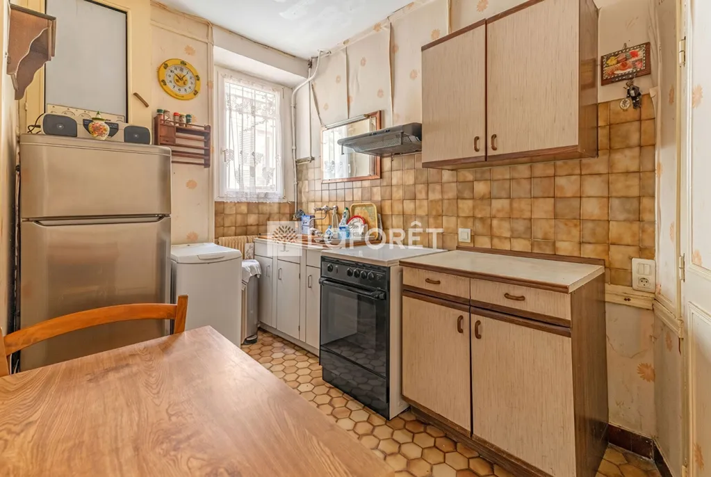 Cucina - 2-Bedroom Apartment with Potential in Paris 17th