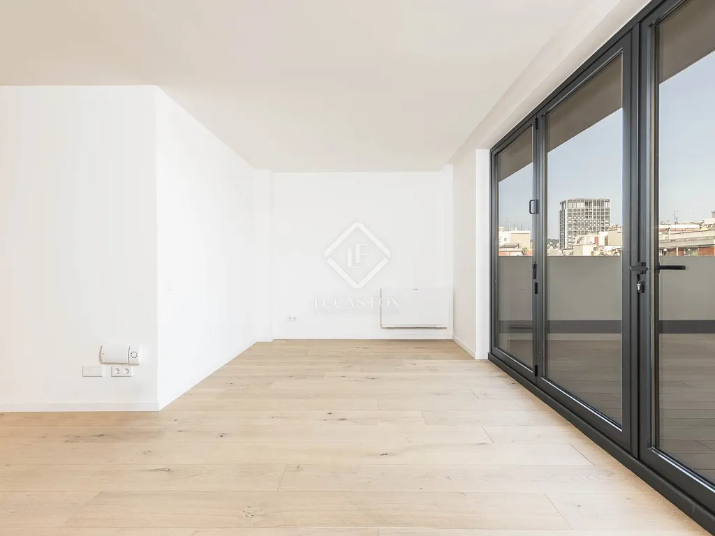 Pièces - Renovated Apartment with Terrace in Eixample Right
