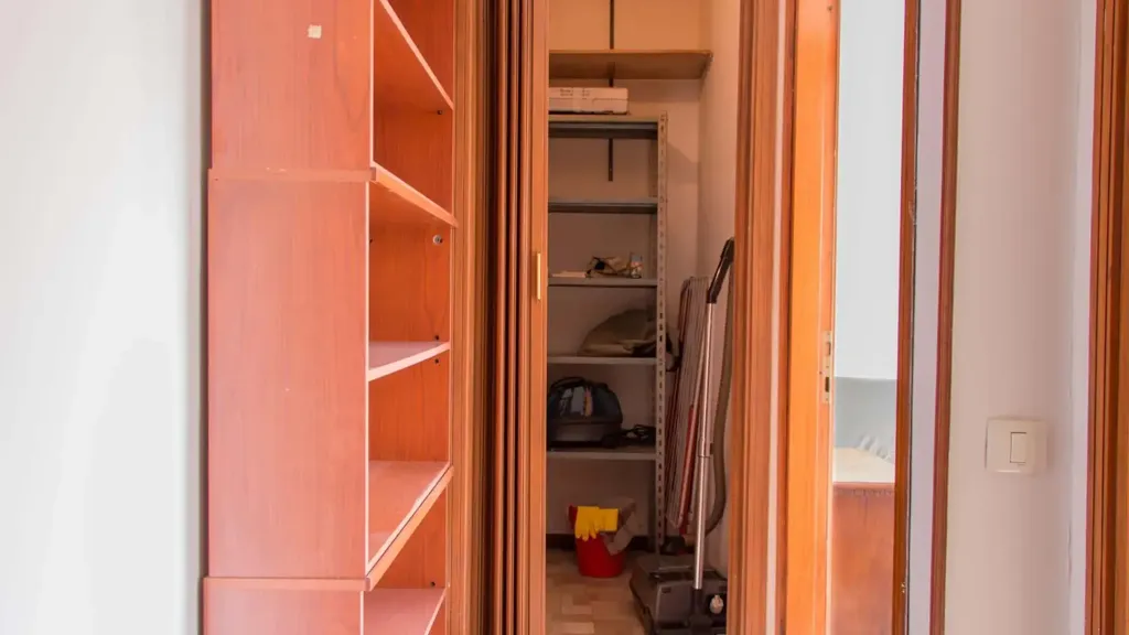 Pièces - Modern Studio with Balcony in Milan