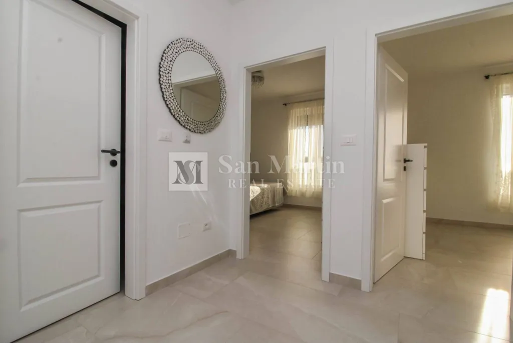 Esik - Modern House with Private Garden in Poreč Centre
