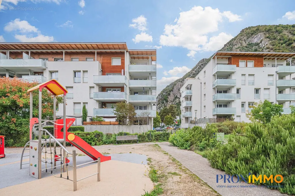 Jardin - Appartement T3 avec Terrasse à Saint-Egrève