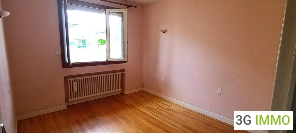 Rooms - 1970s House with Garage near Lyon