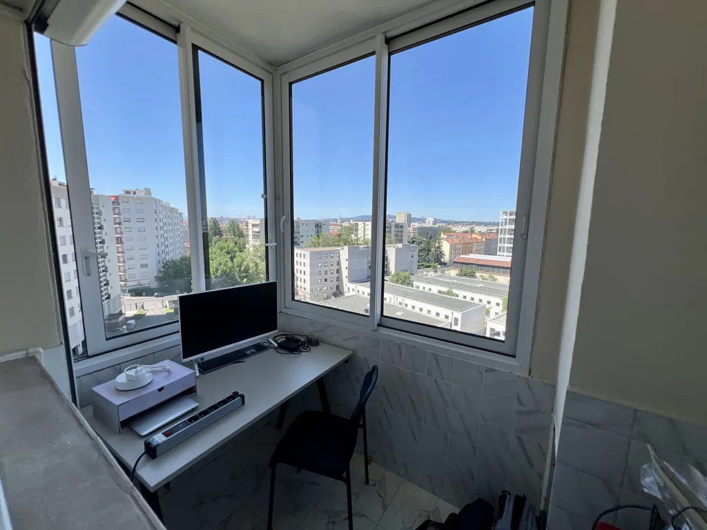 Bureau - Appartement T4 avec Parking à Villeurbanne