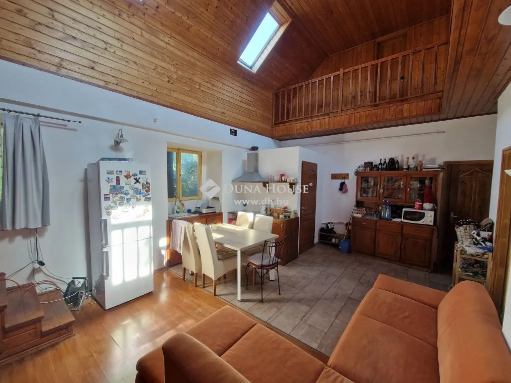 Söögituba - Mixed-Use Property with Garden in Baja