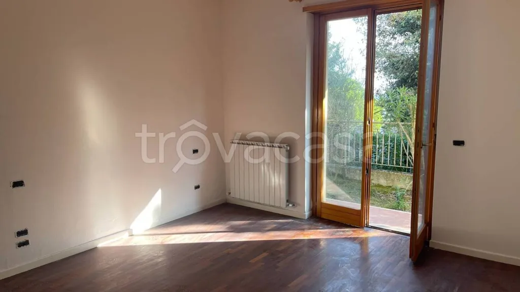 Pièces - Ground Floor Apartment with Private Garden in Perugia